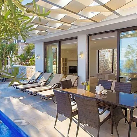 Villa Sleeps 6 Pool Air Con Wifi *