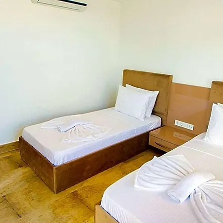 Sleeps 6 Pool Air Con Wifi *